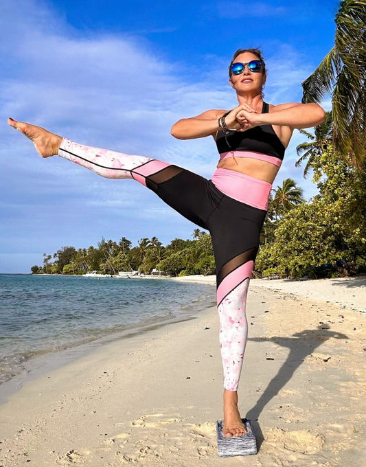 Sakura: shaping fitness top